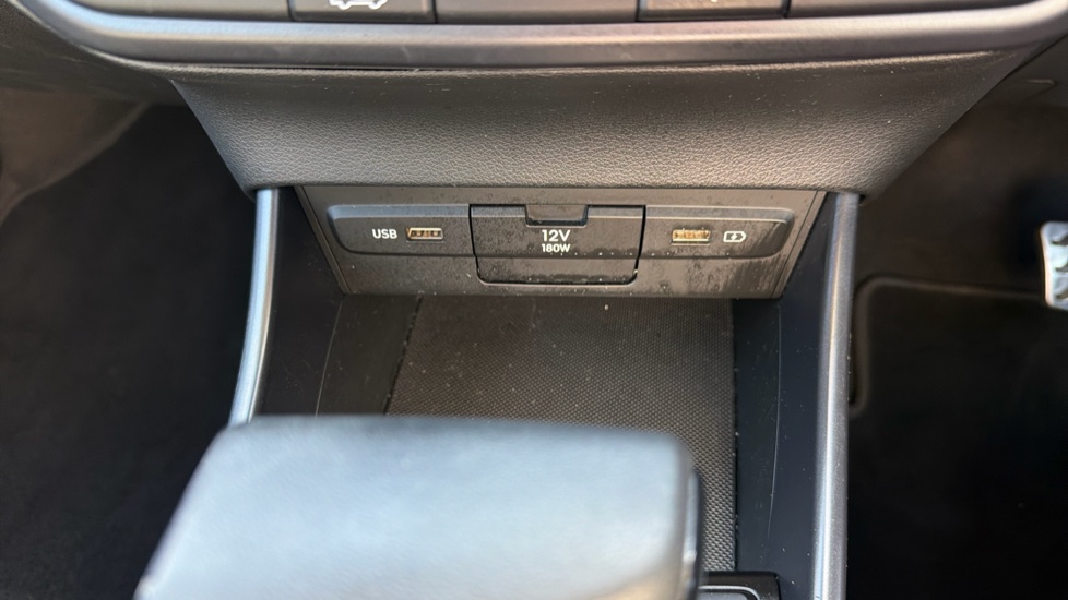Hyundai BAYON 1.0 TGDi 48V MHEV SE Connect 5dr DCT Petrol Hatchback - Image 24