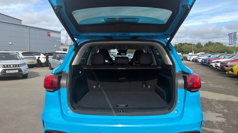 MG HS 1.5 T-GDI Trophy 5dr DCT Petrol Hatchback - Image 4