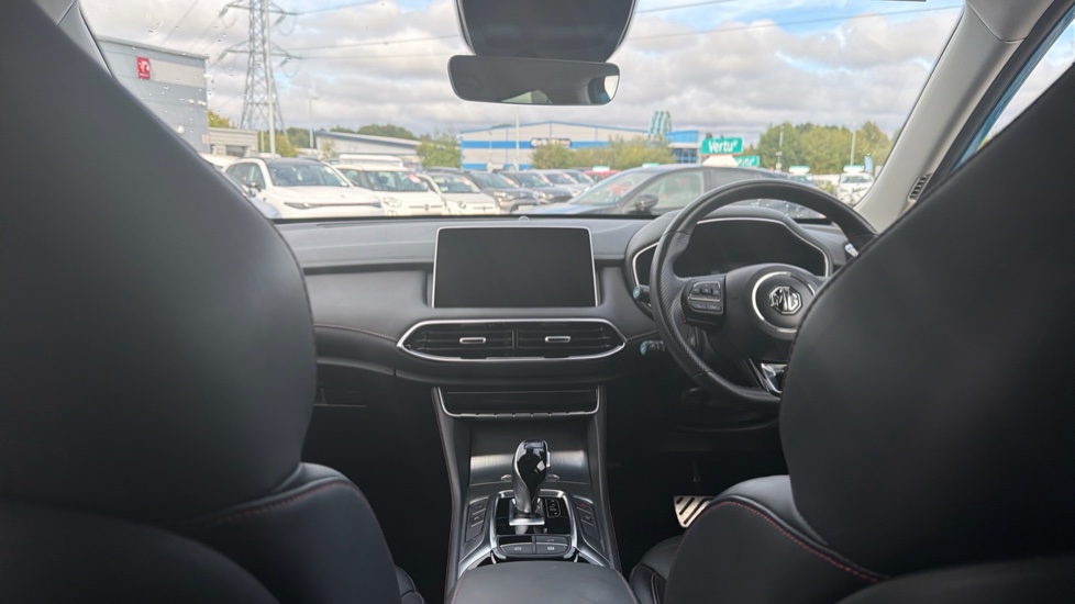 MG HS 1.5 T-GDI Trophy 5dr DCT Petrol Hatchback - Image 10
