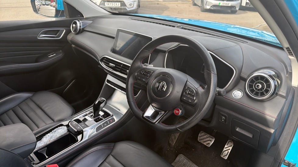 MG HS 1.5 T-GDI Trophy 5dr DCT Petrol Hatchback - Image 11