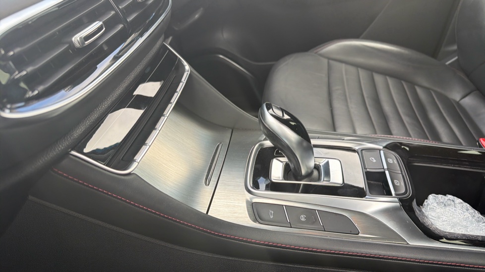 MG HS 1.5 T-GDI Trophy 5dr DCT Petrol Hatchback - Image 13