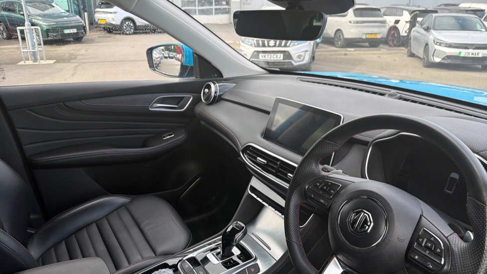 MG HS 1.5 T-GDI Trophy 5dr DCT Petrol Hatchback - Image 14