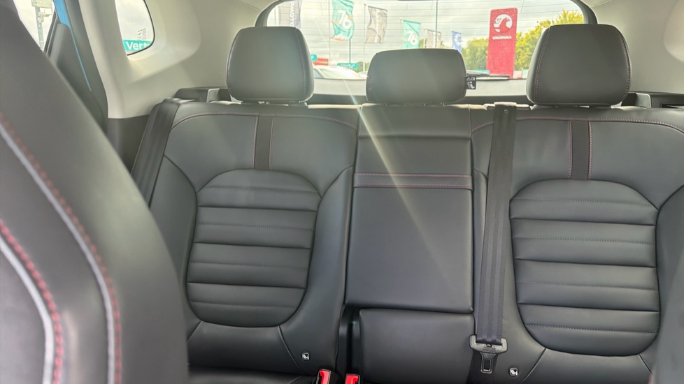 MG HS 1.5 T-GDI Trophy 5dr DCT Petrol Hatchback - Image 15