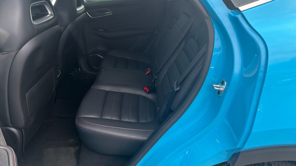 MG HS 1.5 T-GDI Trophy 5dr DCT Petrol Hatchback - Image 16