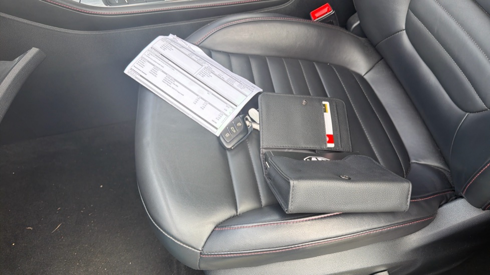 MG HS 1.5 T-GDI Trophy 5dr DCT Petrol Hatchback - Image 19