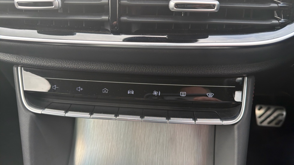 MG HS 1.5 T-GDI Trophy 5dr DCT Petrol Hatchback - Image 23