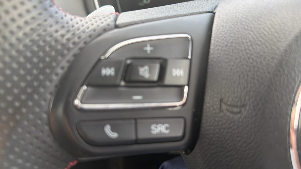 MG HS 1.5 T-GDI Trophy 5dr DCT Petrol Hatchback - Image 25