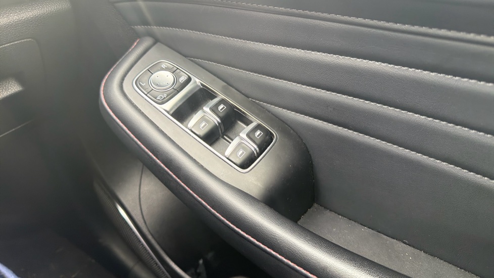 MG HS 1.5 T-GDI Trophy 5dr DCT Petrol Hatchback - Image 30