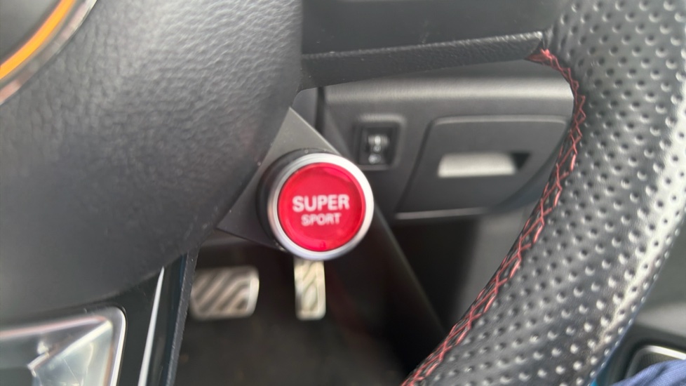 MG HS 1.5 T-GDI Trophy 5dr DCT Petrol Hatchback - Image 31