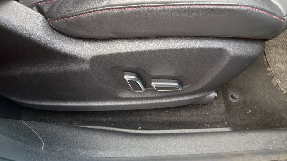 MG HS 1.5 T-GDI Trophy 5dr DCT Petrol Hatchback - Image 33
