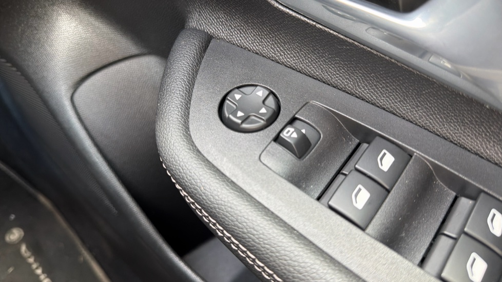 Vauxhall Mokka 100kW Ultimate 50kWh 5dr Auto Electric Hatchback - Image 32