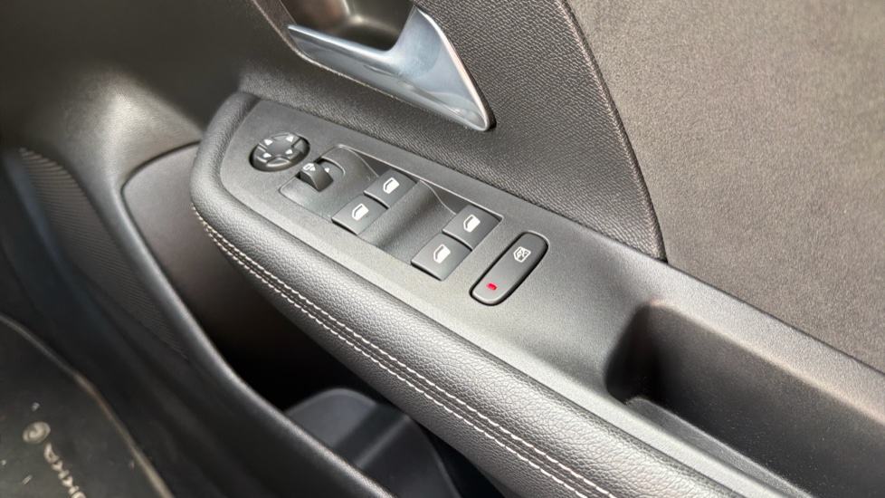 Vauxhall Mokka 100kW Ultimate 50kWh 5dr Auto Electric Hatchback - Image 33