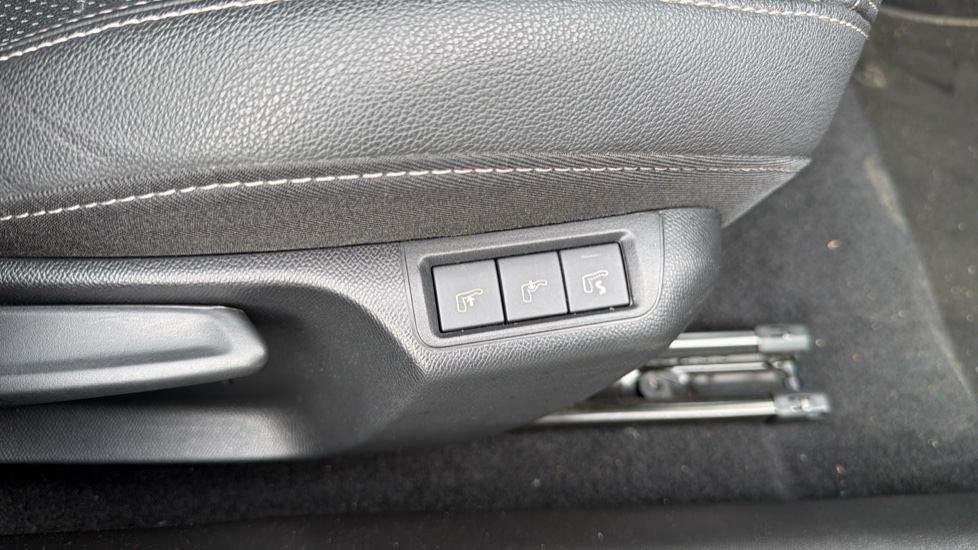 Vauxhall Mokka 100kW Ultimate 50kWh 5dr Auto Electric Hatchback - Image 36