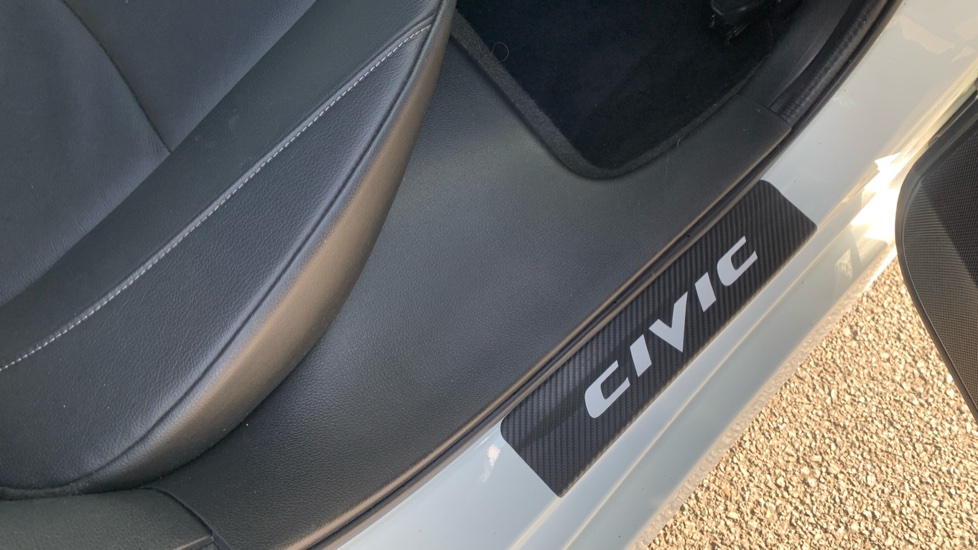 Honda Civic 1.0 VTEC Turbo EX 5dr Petrol Hatchback - Image 33