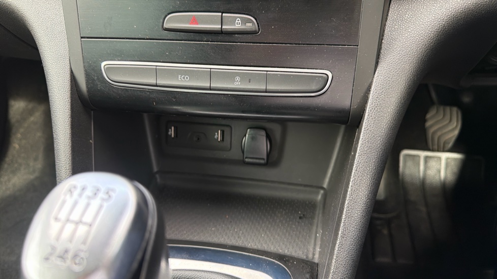 Renault Megane 1.3 TCE Iconic 5dr Petrol Hatchback - Image 30