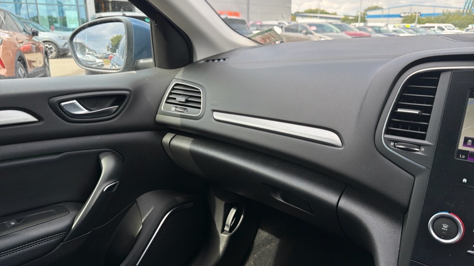 Renault Megane 1.3 TCE Iconic 5dr Petrol Hatchback - Image 33