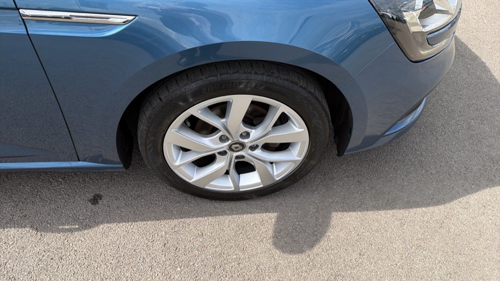 Renault Megane 1.3 TCE Iconic 5dr Petrol Hatchback - Image 35