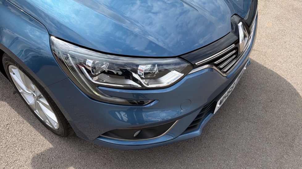 Renault Megane 1.3 TCE Iconic 5dr Petrol Hatchback - Image 36