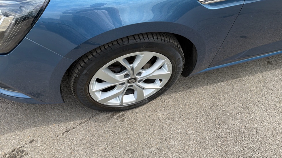 Renault Megane 1.3 TCE Iconic 5dr Petrol Hatchback - Image 39