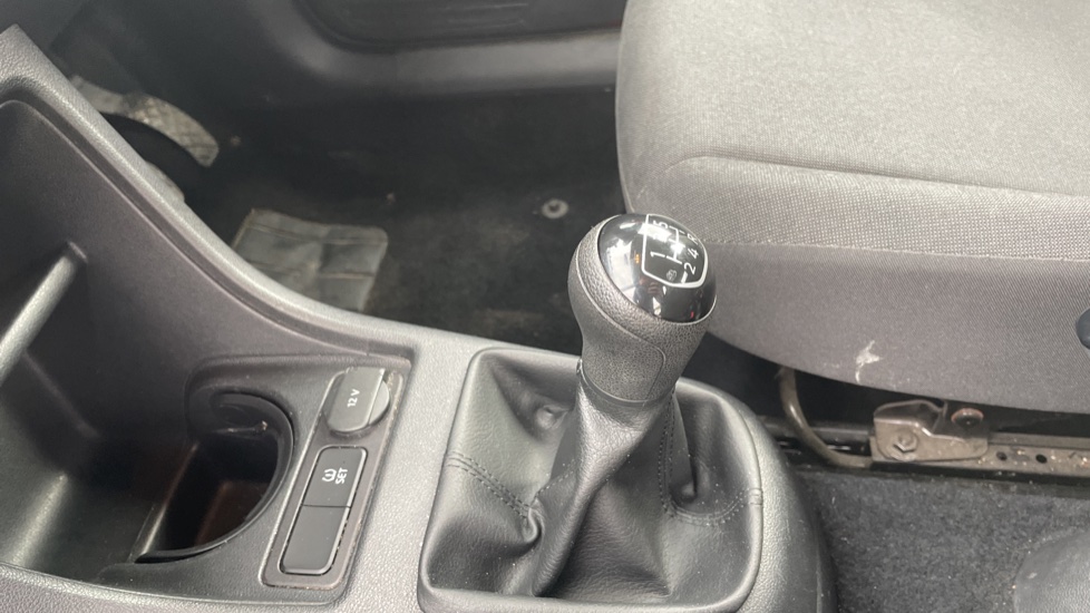 Volkswagen Up 1.0 Move Up 5dr [Start Stop] Petrol Hatchback - Image 13