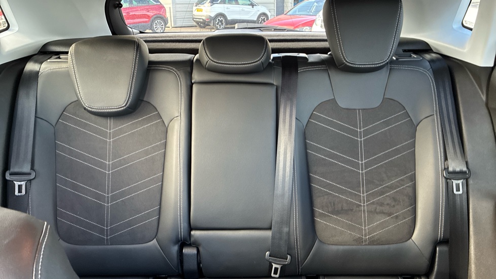 Vauxhall Grandland 1.2 Turbo Ultimate 5dr Petrol Hatchback - Image 15
