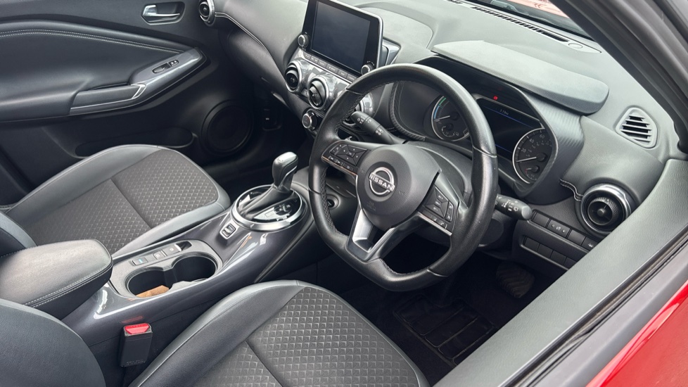 Nissan Juke 1.6 Hybrid N-Connecta 5dr Auto Hybrid Hatchback - Image 11