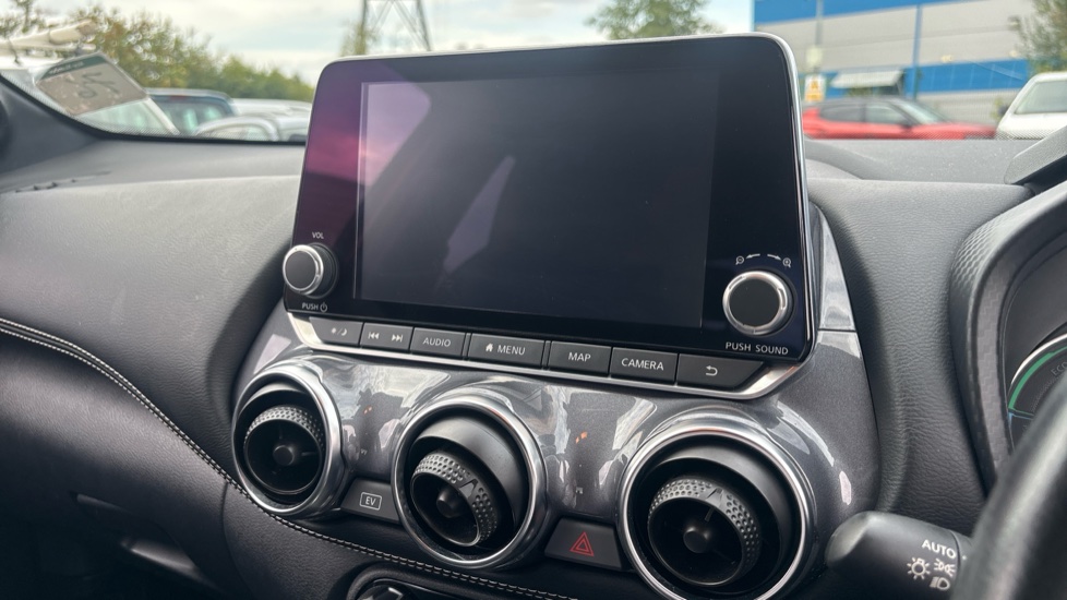 Nissan Juke 1.6 Hybrid N-Connecta 5dr Auto Hybrid Hatchback - Image 12