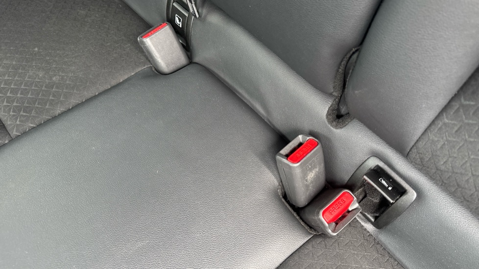 Nissan Juke 1.6 Hybrid N-Connecta 5dr Auto Hybrid Hatchback - Image 17