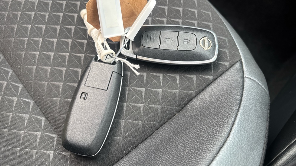 Nissan Juke 1.6 Hybrid N-Connecta 5dr Auto Hybrid Hatchback - Image 19