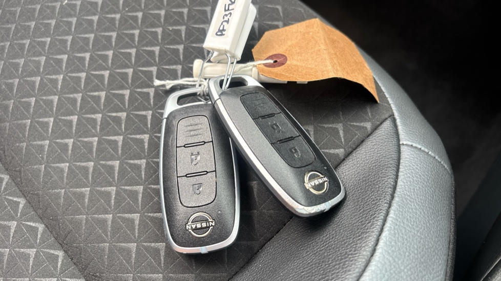 Nissan Juke 1.6 Hybrid N-Connecta 5dr Auto Hybrid Hatchback - Image 20