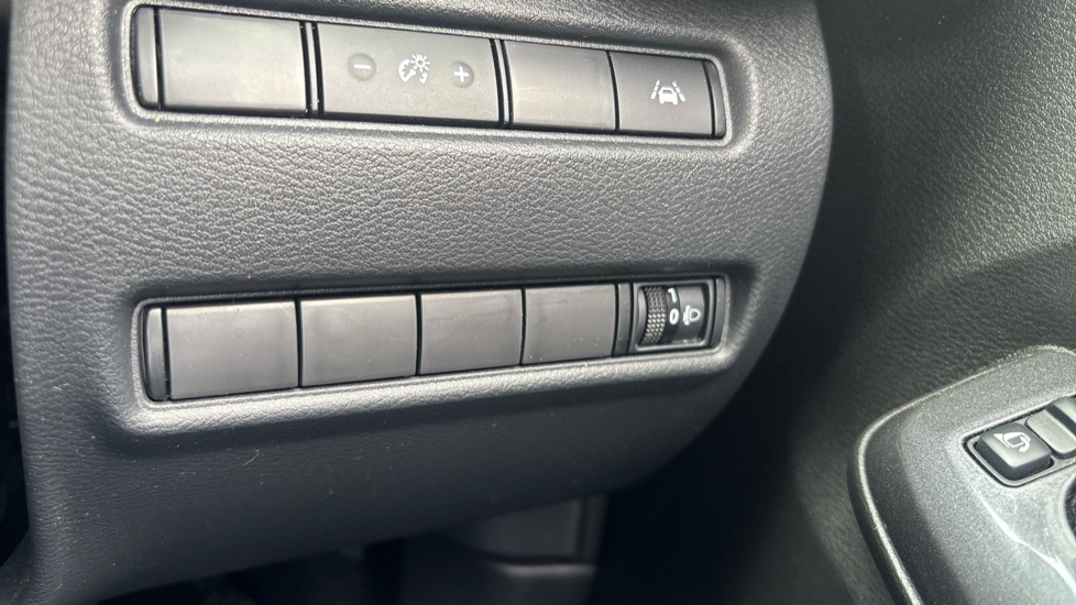 Nissan Juke 1.6 Hybrid N-Connecta 5dr Auto Hybrid Hatchback - Image 23