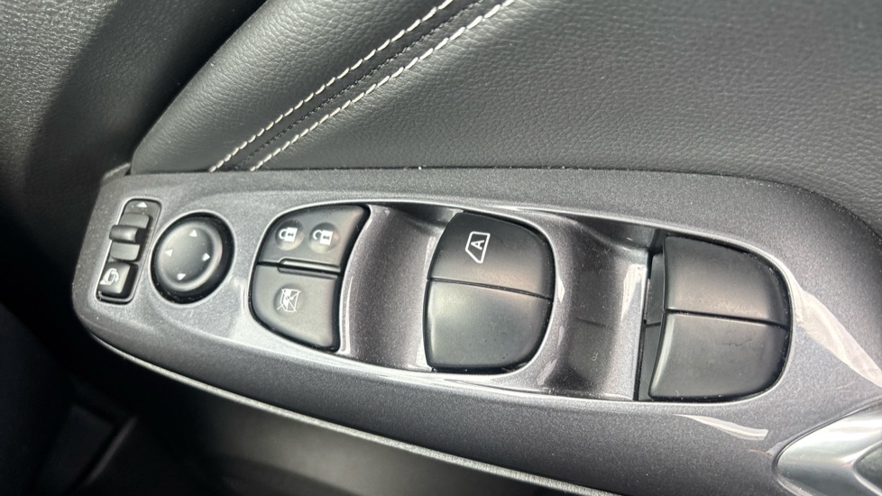 Nissan Juke 1.6 Hybrid N-Connecta 5dr Auto Hybrid Hatchback - Image 24