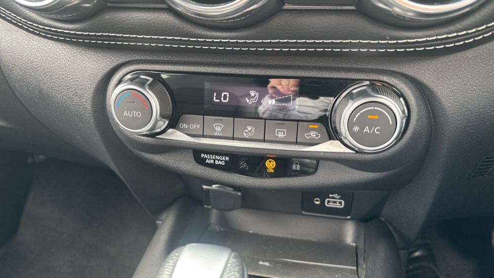 Nissan Juke 1.6 Hybrid N-Connecta 5dr Auto Hybrid Hatchback - Image 28