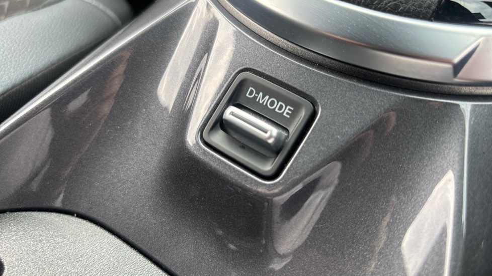 Nissan Juke 1.6 Hybrid N-Connecta 5dr Auto Hybrid Hatchback - Image 32
