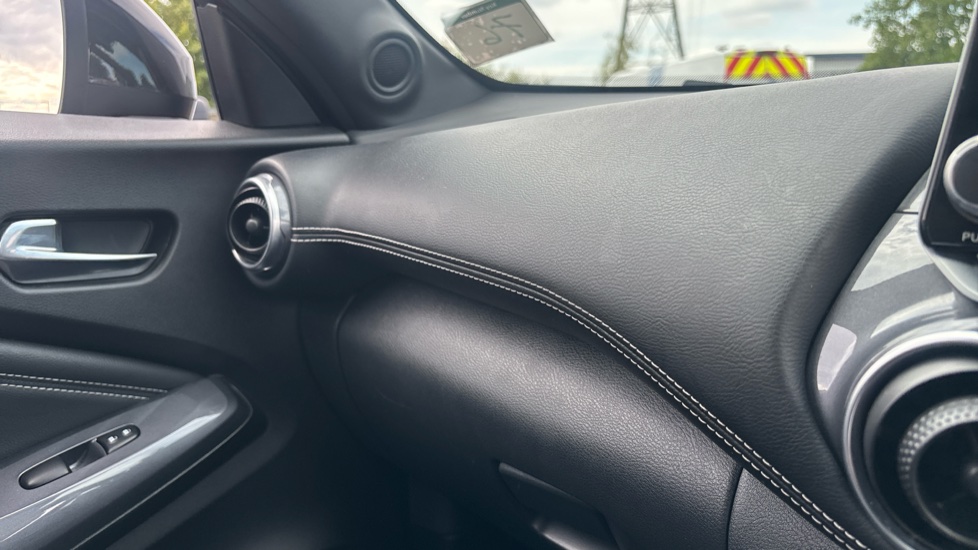 Nissan Juke 1.6 Hybrid N-Connecta 5dr Auto Hybrid Hatchback - Image 34
