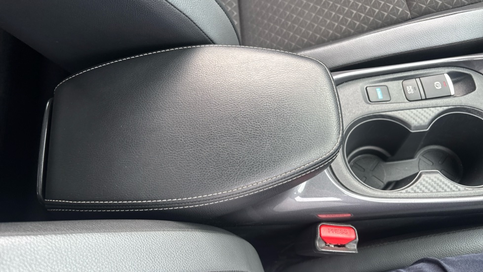 Nissan Juke 1.6 Hybrid N-Connecta 5dr Auto Hybrid Hatchback - Image 36