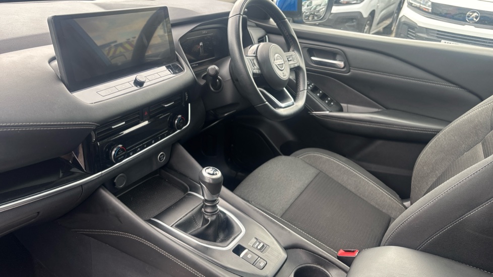 Nissan Qashqai 1.3 DiG-T MH N-Connecta 5dr Petrol Hatchback - Image 9