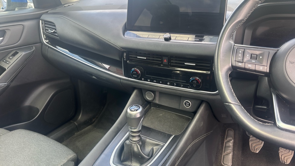Nissan Qashqai 1.3 DiG-T MH N-Connecta 5dr Petrol Hatchback - Image 14