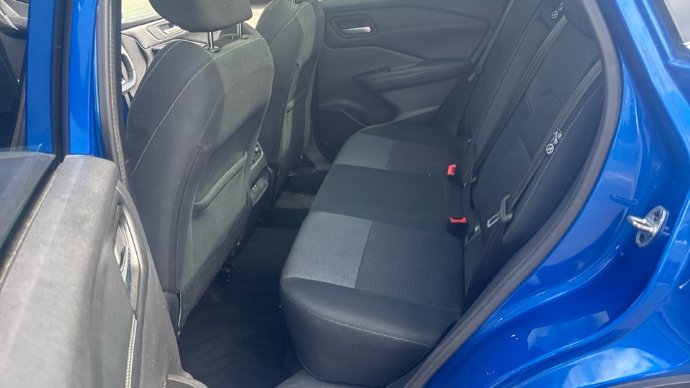 Nissan Qashqai 1.3 DiG-T MH N-Connecta 5dr Petrol Hatchback - Image 16