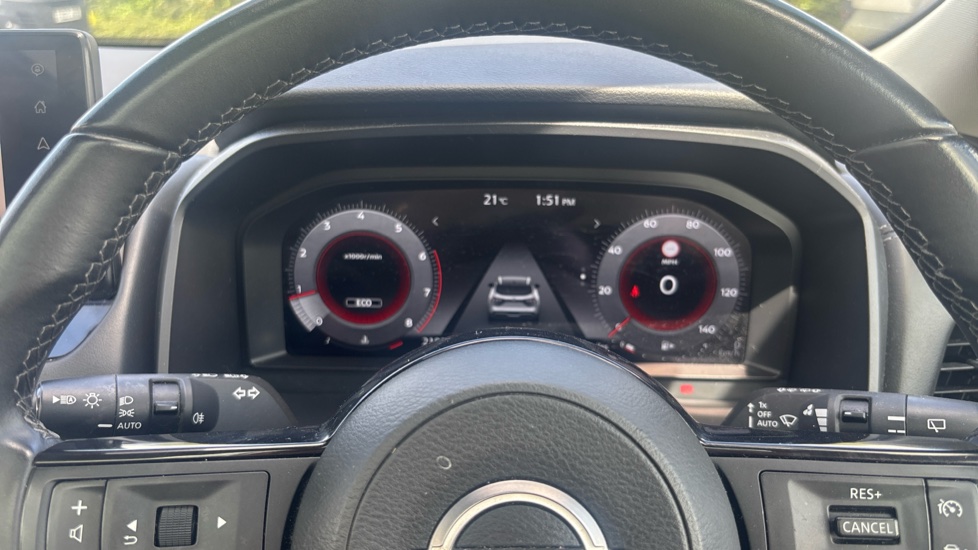 Nissan Qashqai 1.3 DiG-T MH N-Connecta 5dr Petrol Hatchback - Image 18