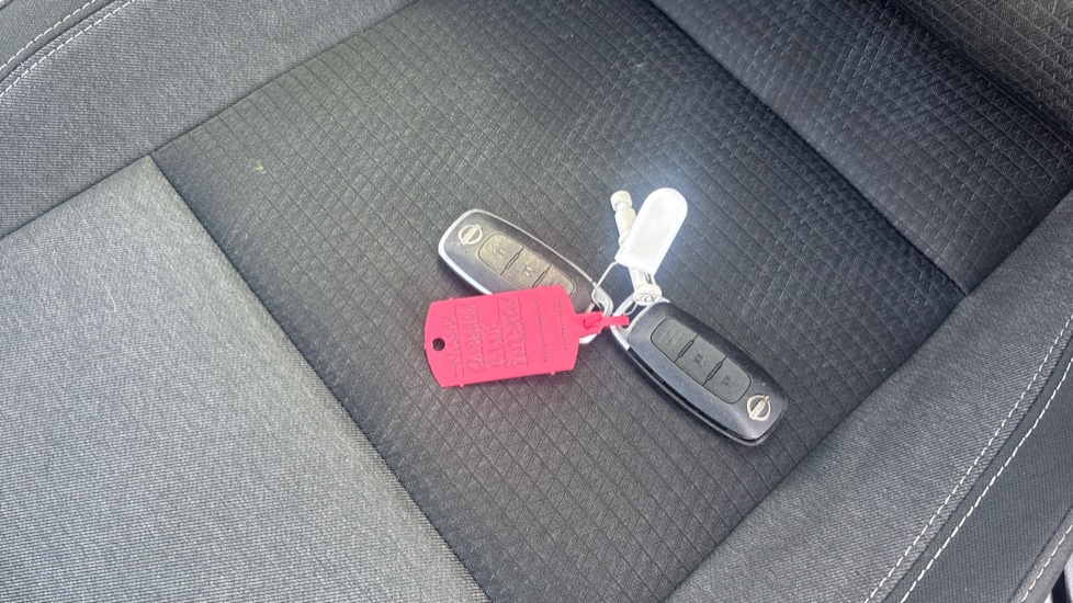 Nissan Qashqai 1.3 DiG-T MH N-Connecta 5dr Petrol Hatchback - Image 20