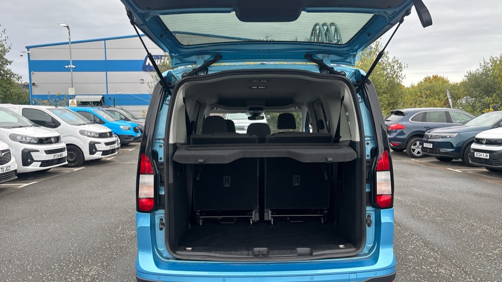 Ford Tourneo Connect 1.5 EcoBoost Active 5dr Petrol Estate - Image 4