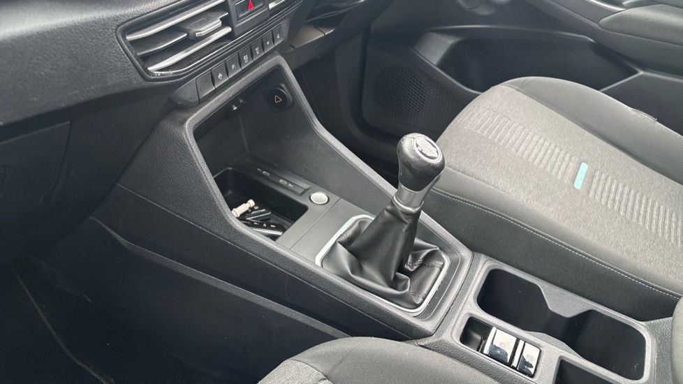 Ford Tourneo Connect 1.5 EcoBoost Active 5dr Petrol Estate - Image 13
