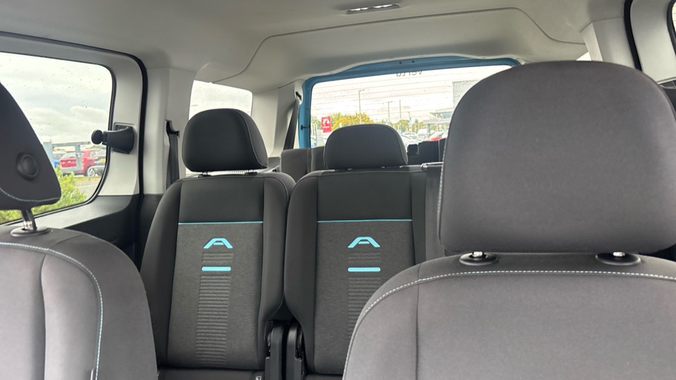 Ford Tourneo Connect 1.5 EcoBoost Active 5dr Petrol Estate - Image 15