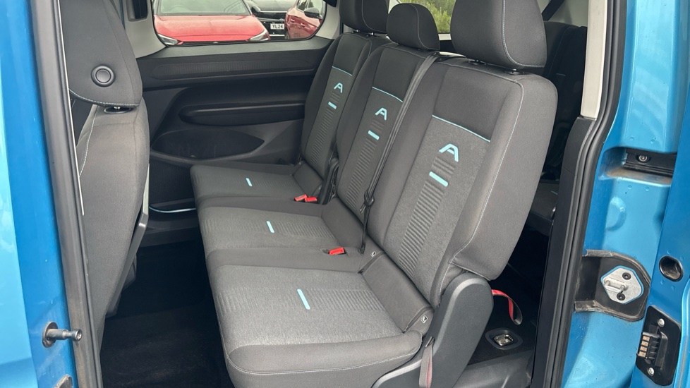 Ford Tourneo Connect 1.5 EcoBoost Active 5dr Petrol Estate - Image 16