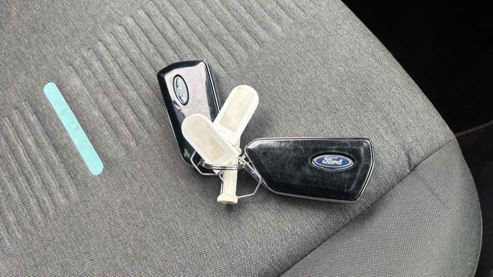 Ford Tourneo Connect 1.5 EcoBoost Active 5dr Petrol Estate - Image 20