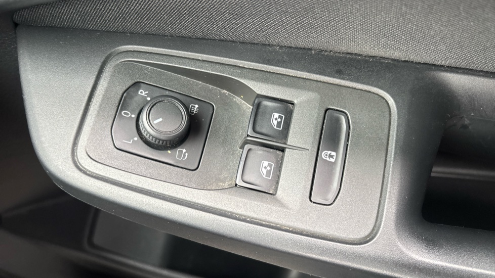 Ford Tourneo Connect 1.5 EcoBoost Active 5dr Petrol Estate - Image 24