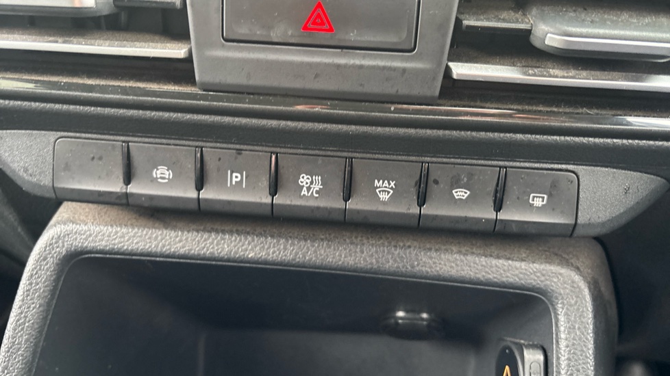 Ford Tourneo Connect 1.5 EcoBoost Active 5dr Petrol Estate - Image 25