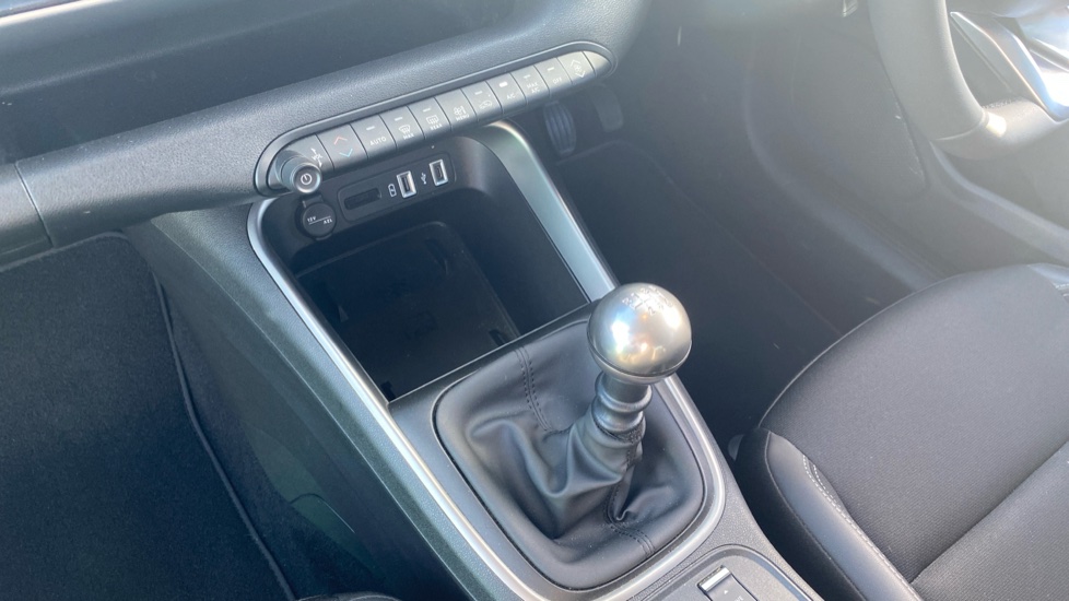 Jeep Avenger 1.2 Summit 5dr Petrol Hatchback - Image 13