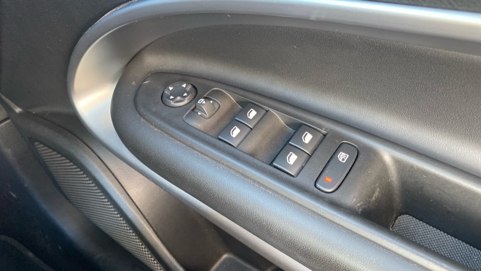 Jeep Avenger 1.2 Summit 5dr Petrol Hatchback - Image 32